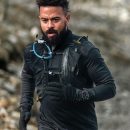 Garmin Fenix 8 太陽能藍寶石(51 毫米,鈦/安培黃色)多運動 GPS 智慧型手錶禮盒組 - 1.4 吋觸控螢幕,內建 LED 手電筒,附 PlayBetter 充電器、螢幕、轉接器、保護套
