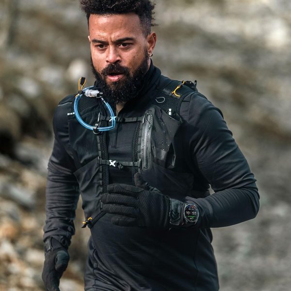 Garmin Fenix 8 太陽能藍寶石(51 毫米,鈦/安培黃色)多運動 GPS 智慧型手錶禮盒組 - 1.4 吋觸控螢幕,內建 LED 手電筒,附 PlayBetter 充電器、螢幕、轉接器、保護套 - Image 5