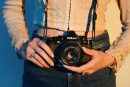 Nikon Z f 附特別版 Prime 鏡頭 | 全片幅無反光鏡靜態影像/攝錄機,配備快速 40 公釐 f/2 鏡頭 | Nikon USA 型號